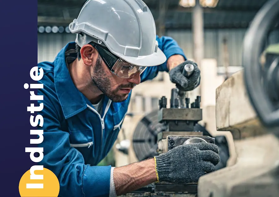 Page intérieure de la brochure GMAO pour le secteur industriel
