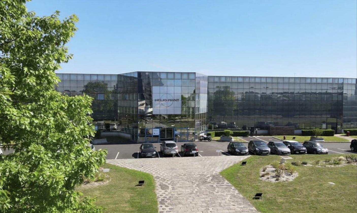 Bâtiment et parking du site industriel Helio Print Riccobono