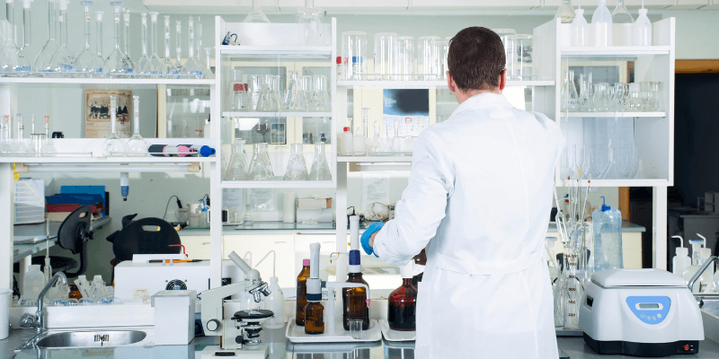 Stocks et achats en laboratoire