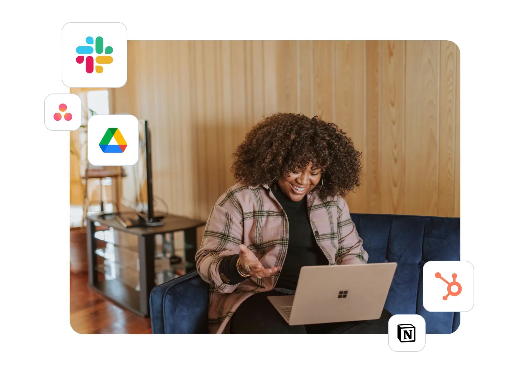 Utilisatrice sur ordinateur portable entourée des logos des outils intégrés